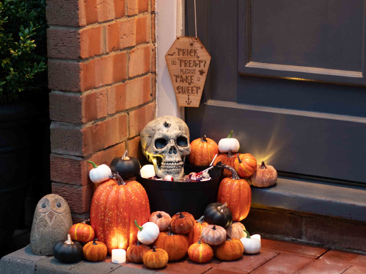 halloween trick or treat hanging sign