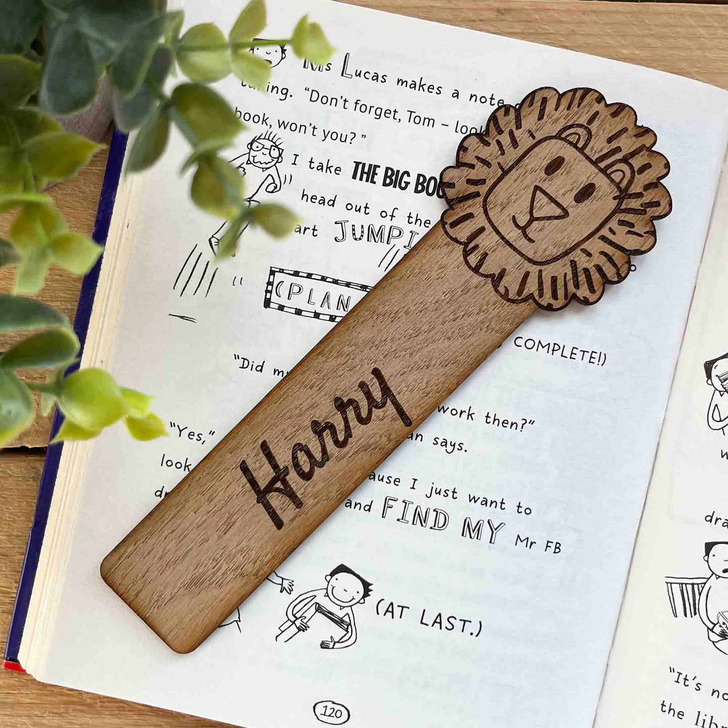 bookmark with lion head personalised with name in center