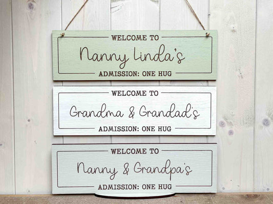 Personalised wooden welcome sign with 6 rustic color options